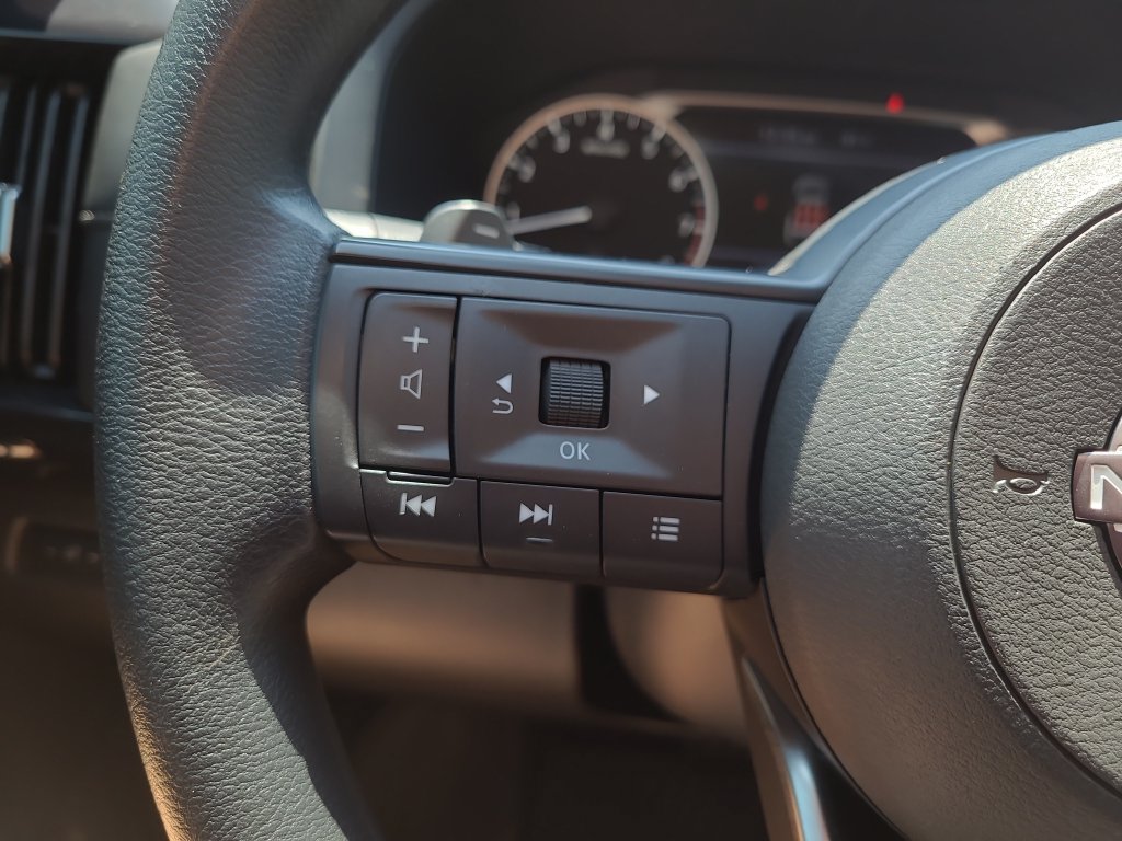 Certified 2025 Nissan Pathfinder S FWD image 26
