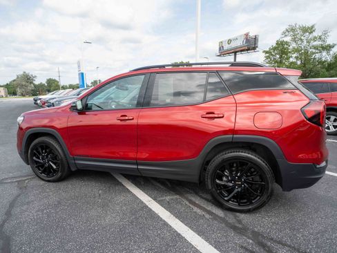 Used 2024 GMC Terrain SLT w/ Elevation Edition AWD/4WD image 4