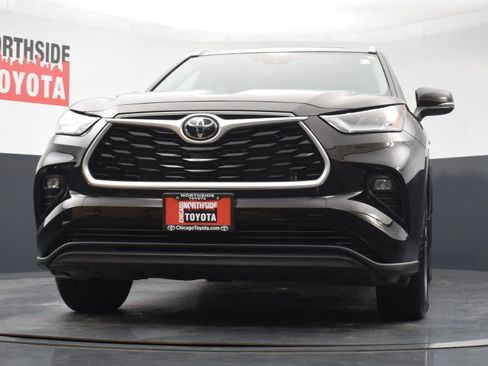 Used 2022 Toyota Highlander XLE AWD/4WD image 34
