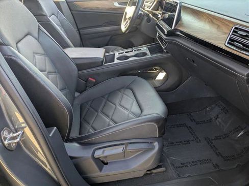 Used 2024 Volkswagen Atlas SE image 18