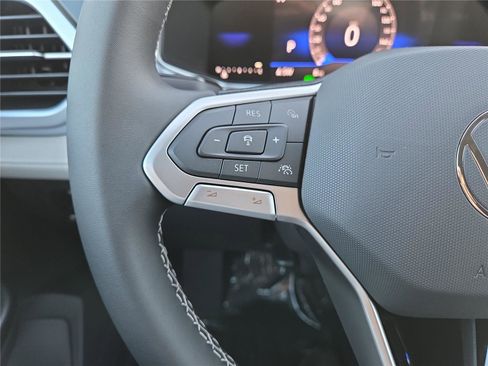 New 2026 Volkswagen Taos SE image 16