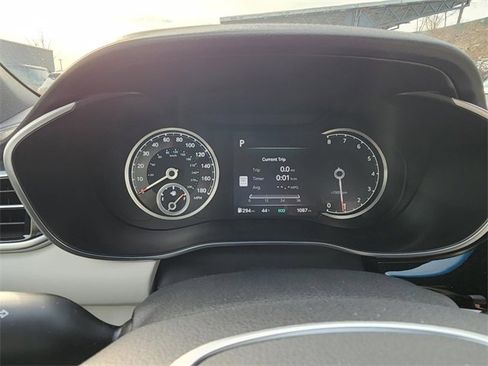 Used 2025 Genesis G70 2.5T image 9