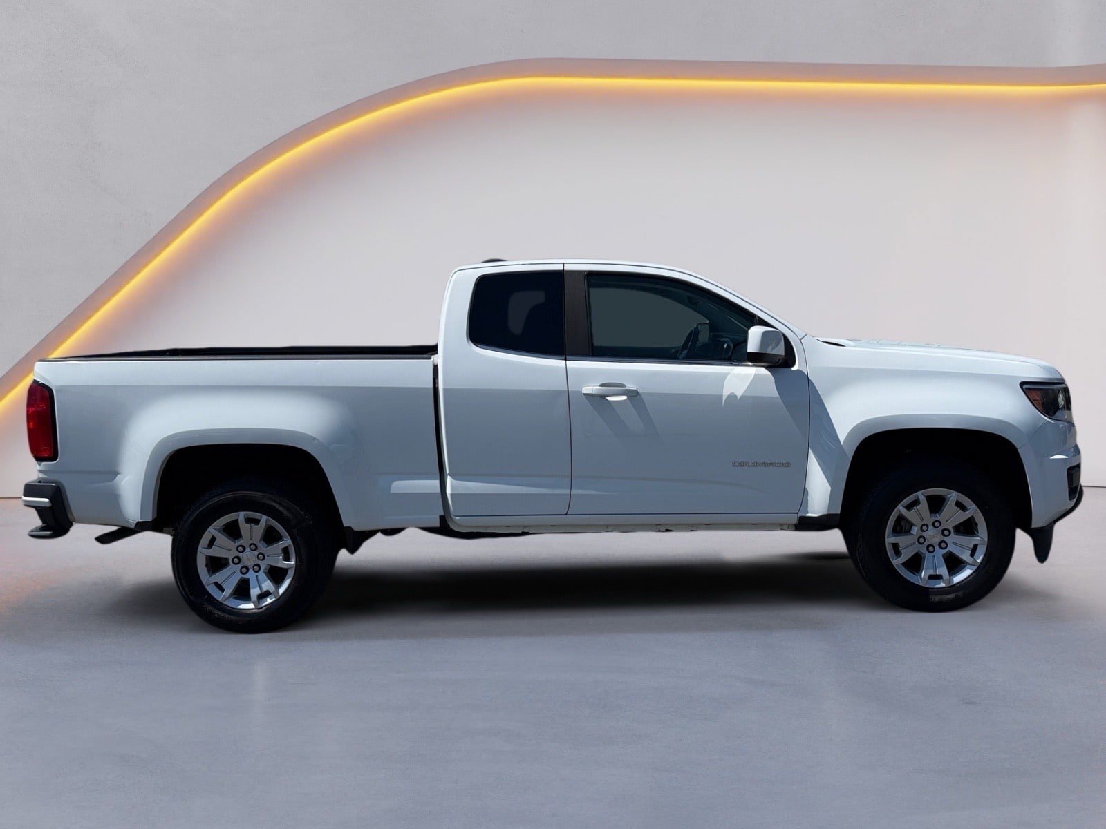 Used 2020 Chevrolet Colorado LT w/ Safety Package RWD image 2