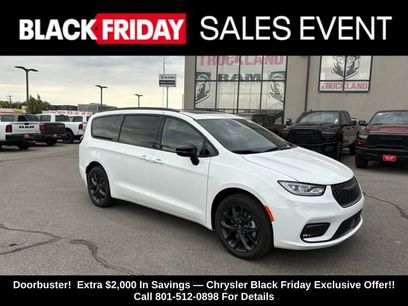 New 2026 Chrysler Pacifica Limited w/ S Appearance Package