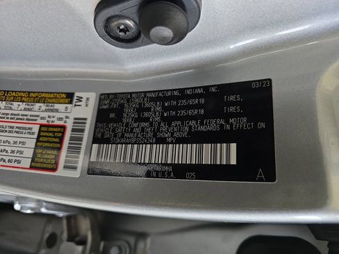 Used 2023 Toyota Highlander XLE image 34