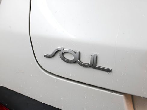 Used 2022 Kia Soul S FWD image 40