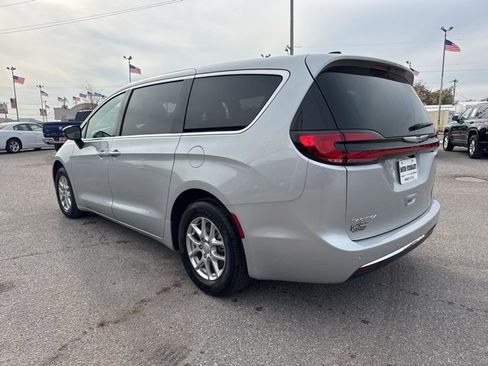 New 2026 Chrysler Pacifica Select image 4