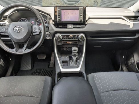 Used 2021 Toyota RAV4 XLE w/ Convenience Package FWD image 18