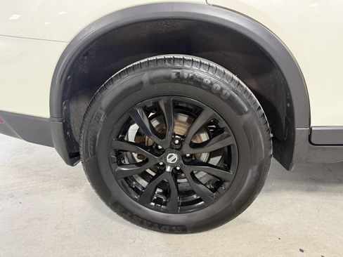 Used 2018 Nissan Rogue SV image 10