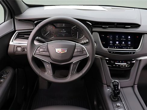 New 2026 Cadillac XT5 Luxury w/ LPO, ONYX Package image 15