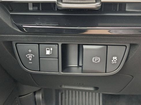 Used 2025 Kia EV6 Light w/ Light LR Technology Package RWD image 32