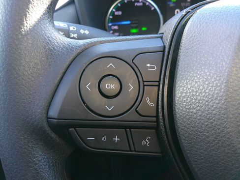 Used 2022 Toyota RAV4 XLE image 18