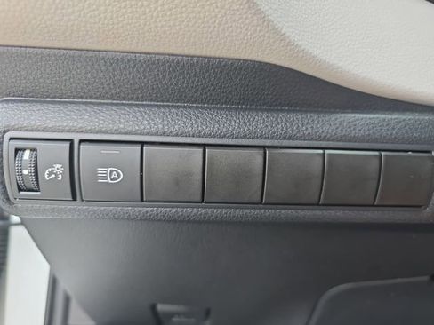 Used 2020 Toyota Corolla L image 26