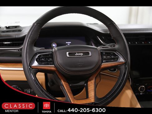Used 2023 Jeep Grand Cherokee Summit AWD/4WD image 7