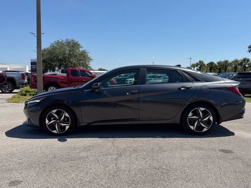 Used 2022 Hyundai Elantra SEL w/ Convenience + Premium Package FWD image 8