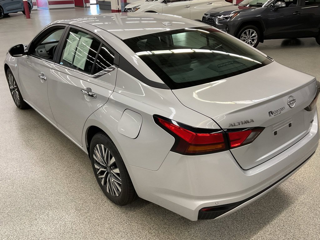 Used 2025 Nissan Altima 2.5 SV AWD/4WD image 7
