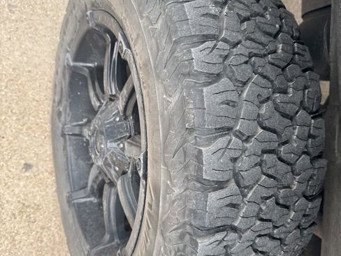 Used 2019 GMC Sierra 1500 AT4 w/ AT4 Premium Package image 2