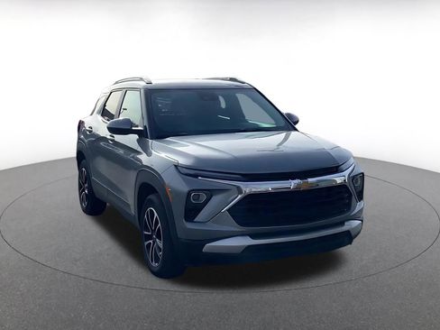 Used 2025 Chevrolet TrailBlazer LT image 3
