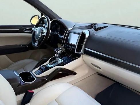 Used 2012 Porsche Cayenne Turbo image 12