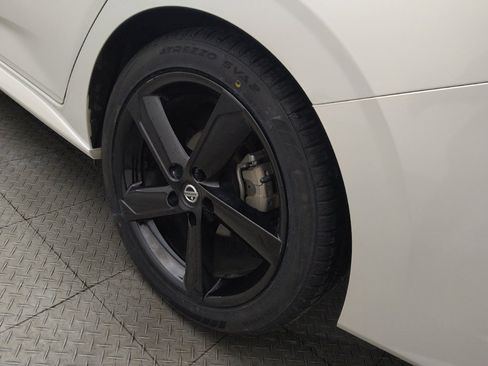 Used 2023 Nissan Sentra SR w/ Midnight Edition Package FWD image 31