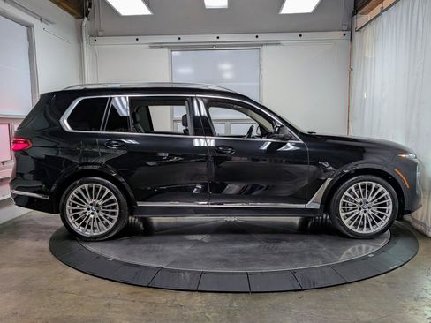Used 2023 BMW X7 xDrive40i w/ Premium Package image 10