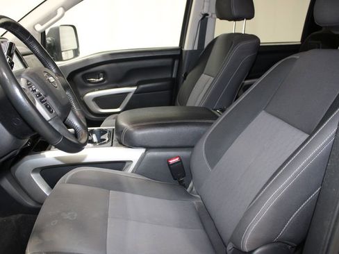 Used 2022 Nissan Titan SV w/ SV Convenience Package image 34