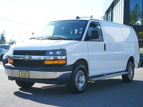 Used 2024 Chevrolet Express 2500 w/ Driver Convenience Package image 10
