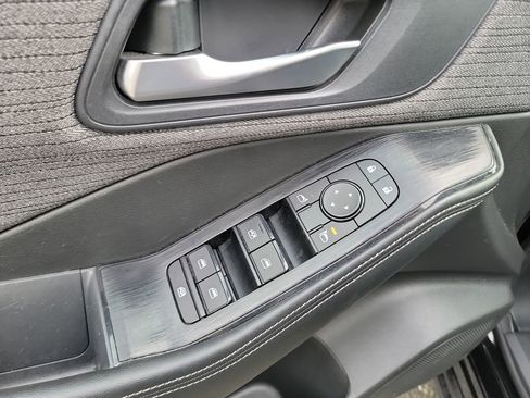 Used 2023 Nissan Rogue SV image 11