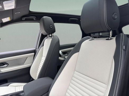 Used 2025 Land Rover Discovery Sport Dynamic SE image 39