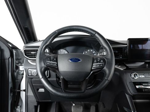 Used 2020 Ford Explorer XLT w/ Equipment Group 202A image 33