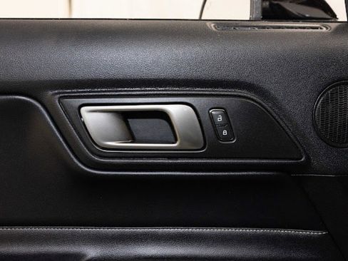 Used 2021 Ford Mustang Shelby GT500 w/ Carbon Fiber Track Pack image 25