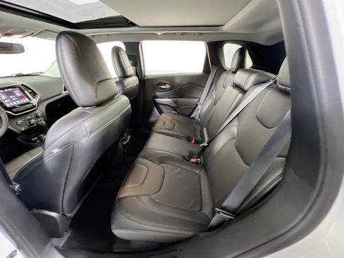 Used 2022 Jeep Cherokee Limited image 24