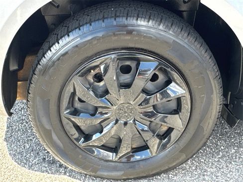 Used 2019 Dodge Journey SE image 17