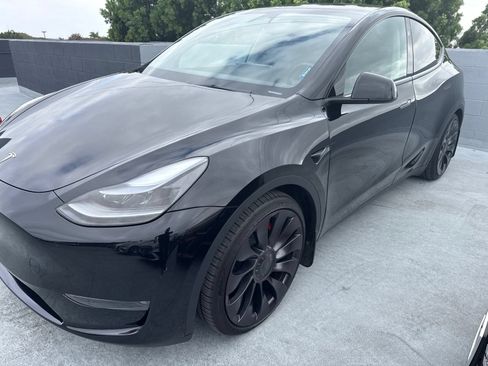 Used 2023 Tesla Model Y Performance AWD/4WD image 2