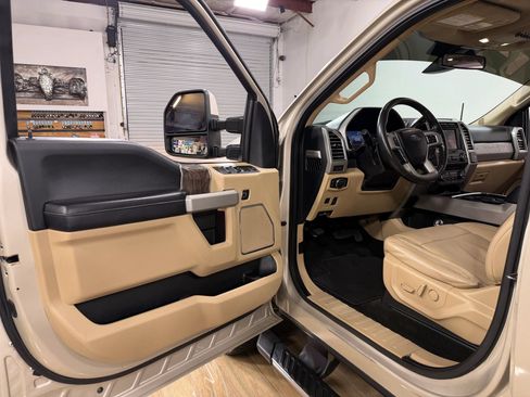 Used 2017 Ford F250 Lariat w/ Lariat Ultimate Package AWD/4WD image 12