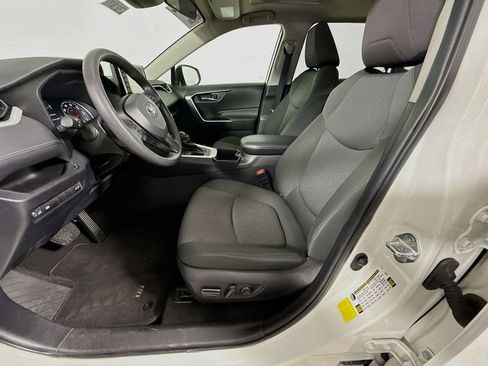 Certified 2022 Toyota RAV4 XLE image 19