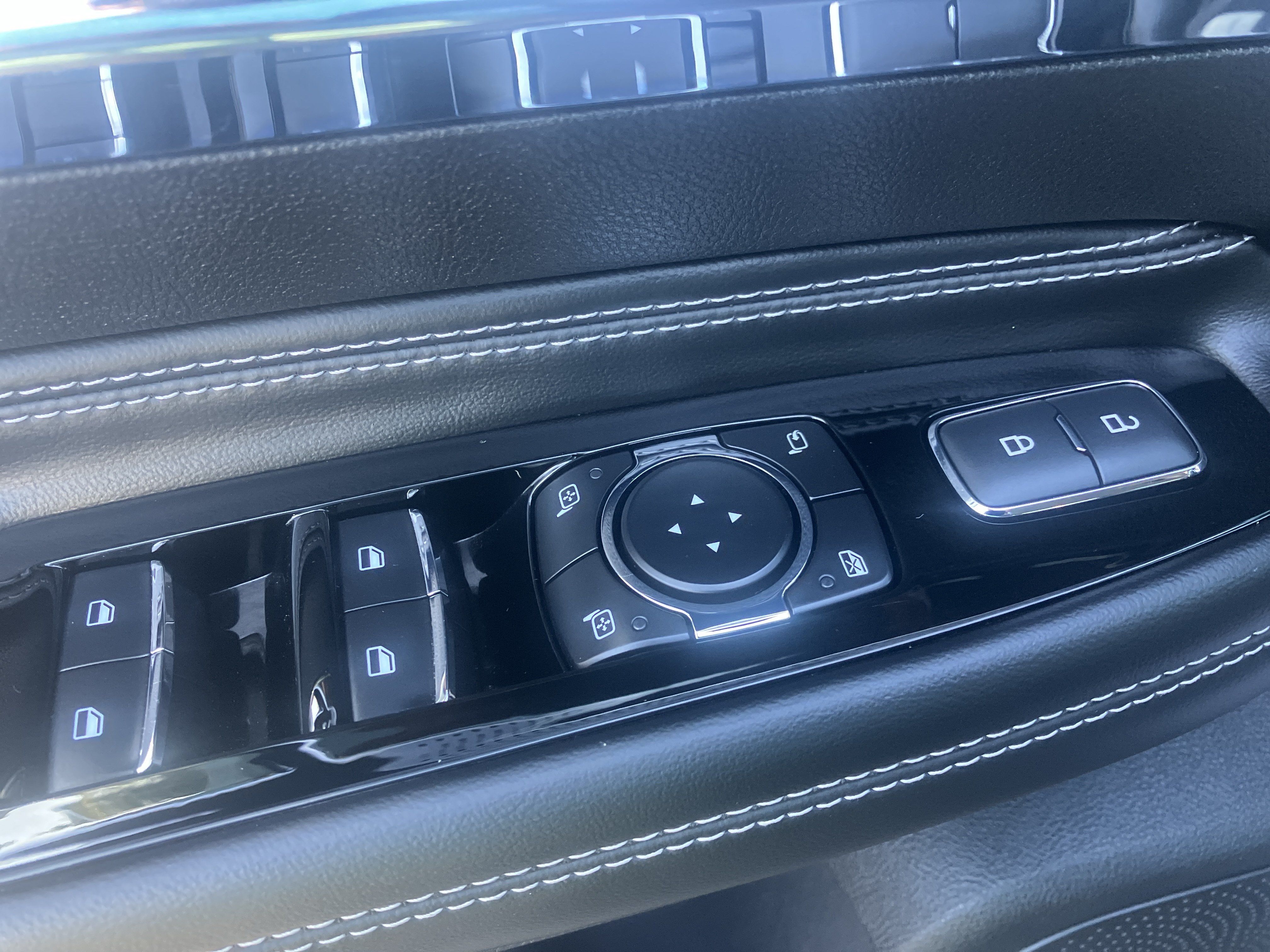 Used 2023 Lincoln Corsair AWD image 18