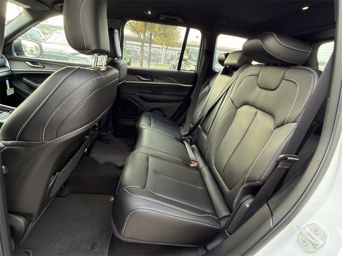 New 2025 Jeep Grand Cherokee Limited image 20