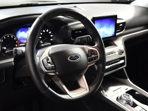 Used 2020 Ford Explorer XLT w/ Equipment Group 202A AWD/4WD image 13