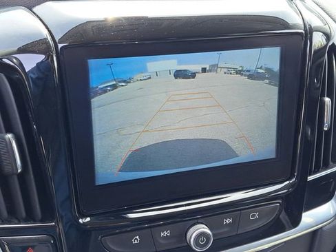 Used 2019 Chevrolet Traverse LT FWD image 16