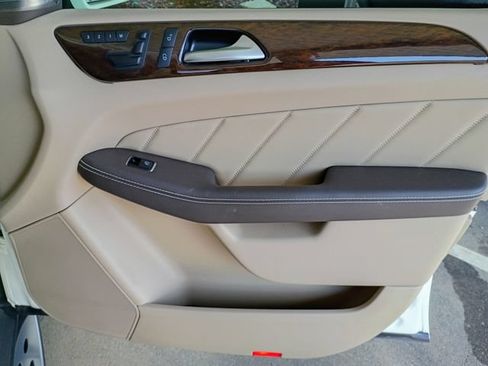 Used 2015 Mercedes-Benz GL 450 4MATIC image 47