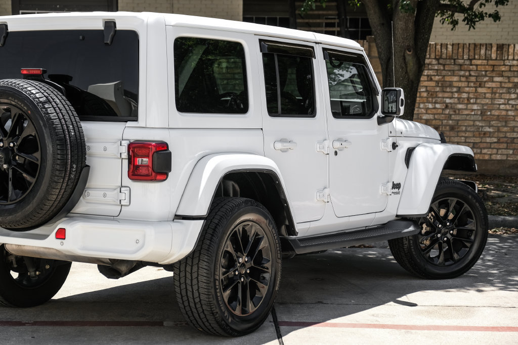 Used 2021 Jeep Wrangler Unlimited Sahara AWD/4WD image 18