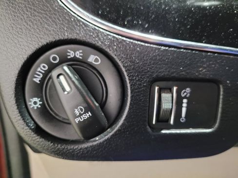 Used 2019 Dodge Grand Caravan SXT image 39