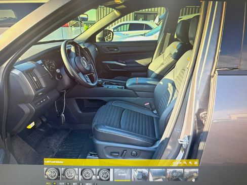 Used 2025 Nissan Pathfinder Rock Creek AWD/4WD image 11