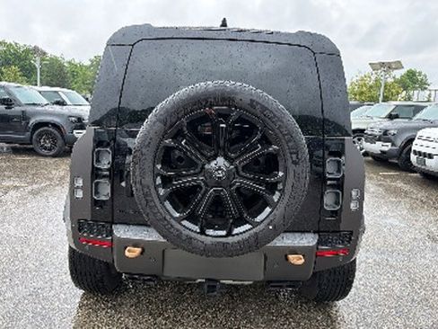 Used 2025 Land Rover Defender 110 AWD/4WD image 7