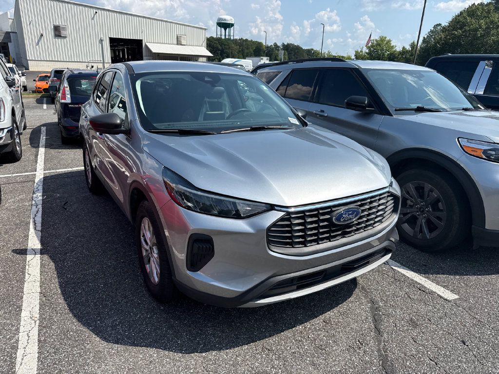 Used 2024 Ford Escape Active AWD/4WD image 3