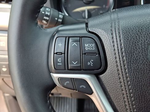 Certified 2019 Toyota Highlander XLE AWD/4WD image 26