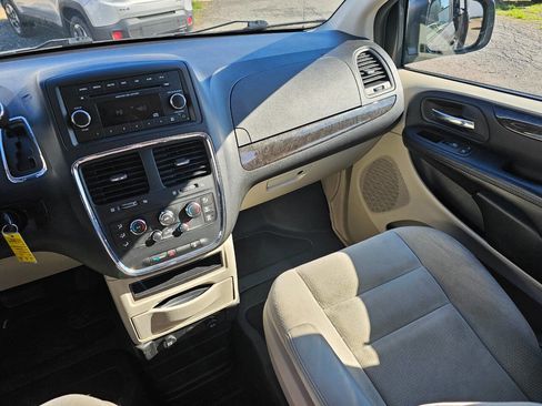 Used 2016 Dodge Grand Caravan SE w/ Quick Order Package 29E SE image 10