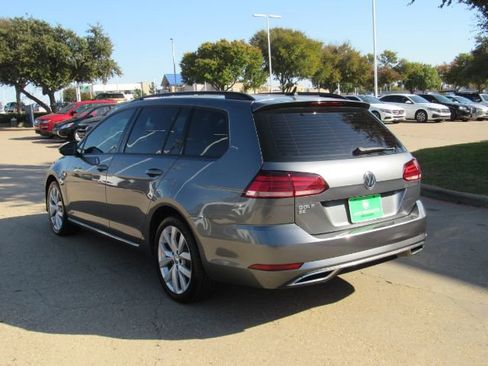 Used 2019 Volkswagen Golf SE image 11