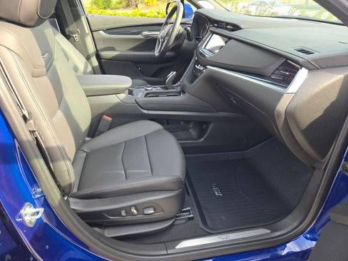 New 2025 Cadillac XT5 Premium Luxury w/ LPO, Floor Liner Package image 7